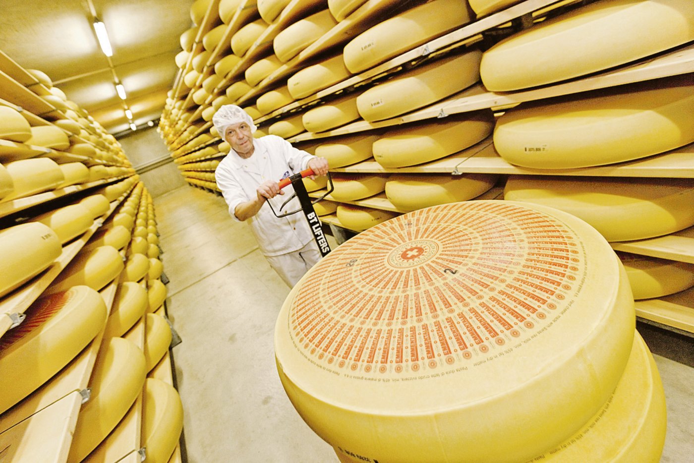 Der Emmentaler AOP musste zwar im Export leichte Einbussen hinnehmen. Die Produktion legte aber kräftig zu, was auf eine hohe Nachfrage im Inland hindeutet. (Bild Emmi)