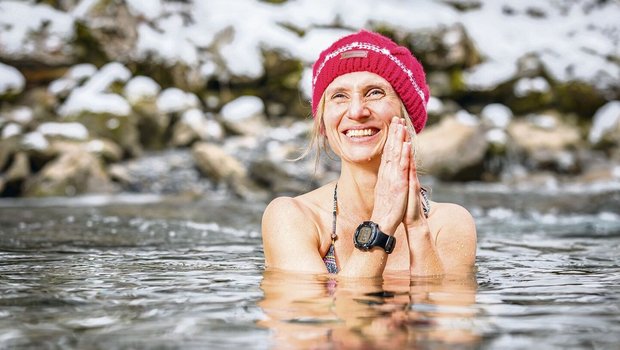 Die Glarner Bauerntochter Helena Hefti badet auch im Winter regelmässig in Flüssen und Seen. Denn Kälte kann als Stress-Simulator genutzt werden, um dem Leben mit mehr Gelassenheit zu begegnen. 
