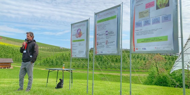 Der Vergleich der mechanischen und chemischen-synthetischen Unkrautregulierung war ein Thema der Tagung. (Bild Agroscope)