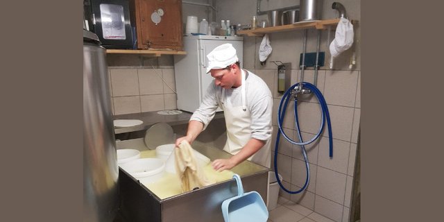 Johannes Hess ist 29-jährig und in der Ausbildung zum Landwirt bei der Familie Siegenthaler in Fankhaus, Kanton Bern. (Bild Johannes Hess)