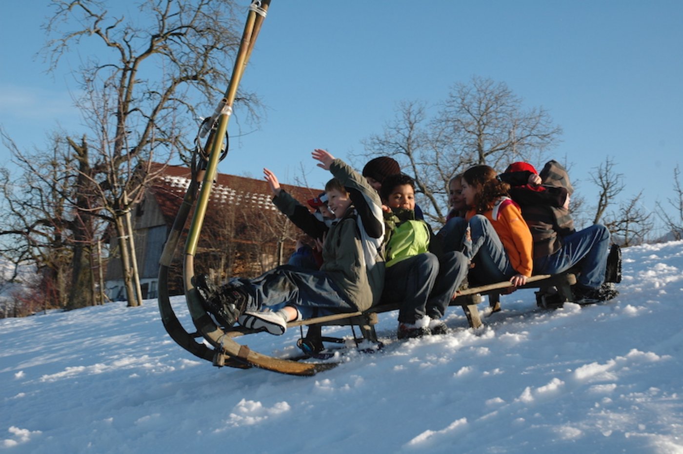 ... oder auf einem alten Hornschlitten. (Bild zVg)
