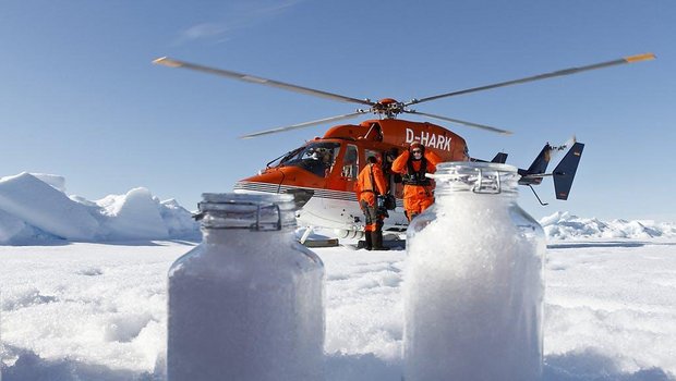 Mikroplastik im Schnee von den Alpen bis in die Arktis Selbst in entlegenen Gegenden wie der Arktis enthält Schnee inzwischen hohe Konzentrationen von Mikroplastik. (Bild Mine Tekman, Alfred-Wegener-Institut)
