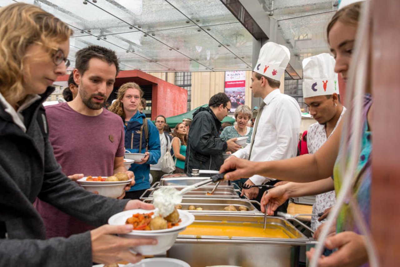 Suppe und Eintopf: für rund 1500 Personen wurde Essen gekocht. (Bilder hja)