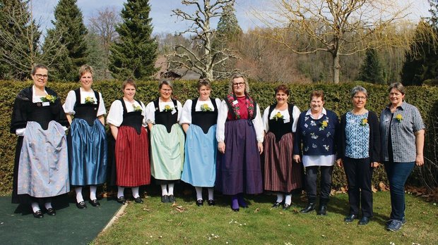 Der neu zusammengesetzte Vorstand (v. l. n. r.): Monika Schläppi, Marianne Hänni, Christine von Allmen, Hanni Reber, Monika Rufener, Heidi Glatthard, Beatrice Häni, Vreni Feller, Zita Thoma, Christine Hager.