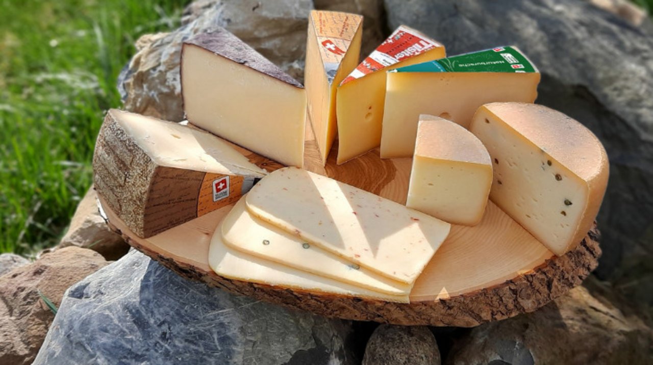 Das Label «Certified CO2 Neutral by Swiss Climate» bestätigt nicht nur die Klimaneutralität des Käses. Es verpflichtet auch zu konkreten Massnahmen zur fortlaufenden Senkung der Emissionen. (Bild Holzhof)