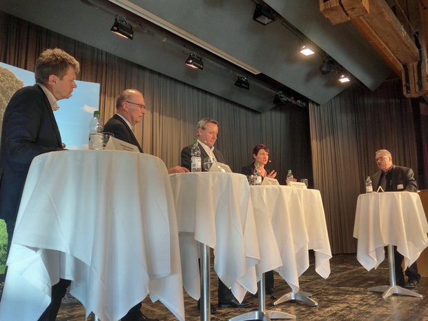 Jürg Grossen, Markus Ritter, Werner Salzmann und Christine Badertscher debattierten mit viel Einigkeit über Agrarpolitik. (Bild akr)