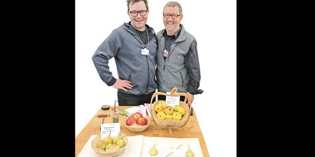 Künstler Sam Van Aken (l.) und Klaus Gersbach von Fructus verbinden  Landwirtschaft mit  Kunst. (Bild zVg)