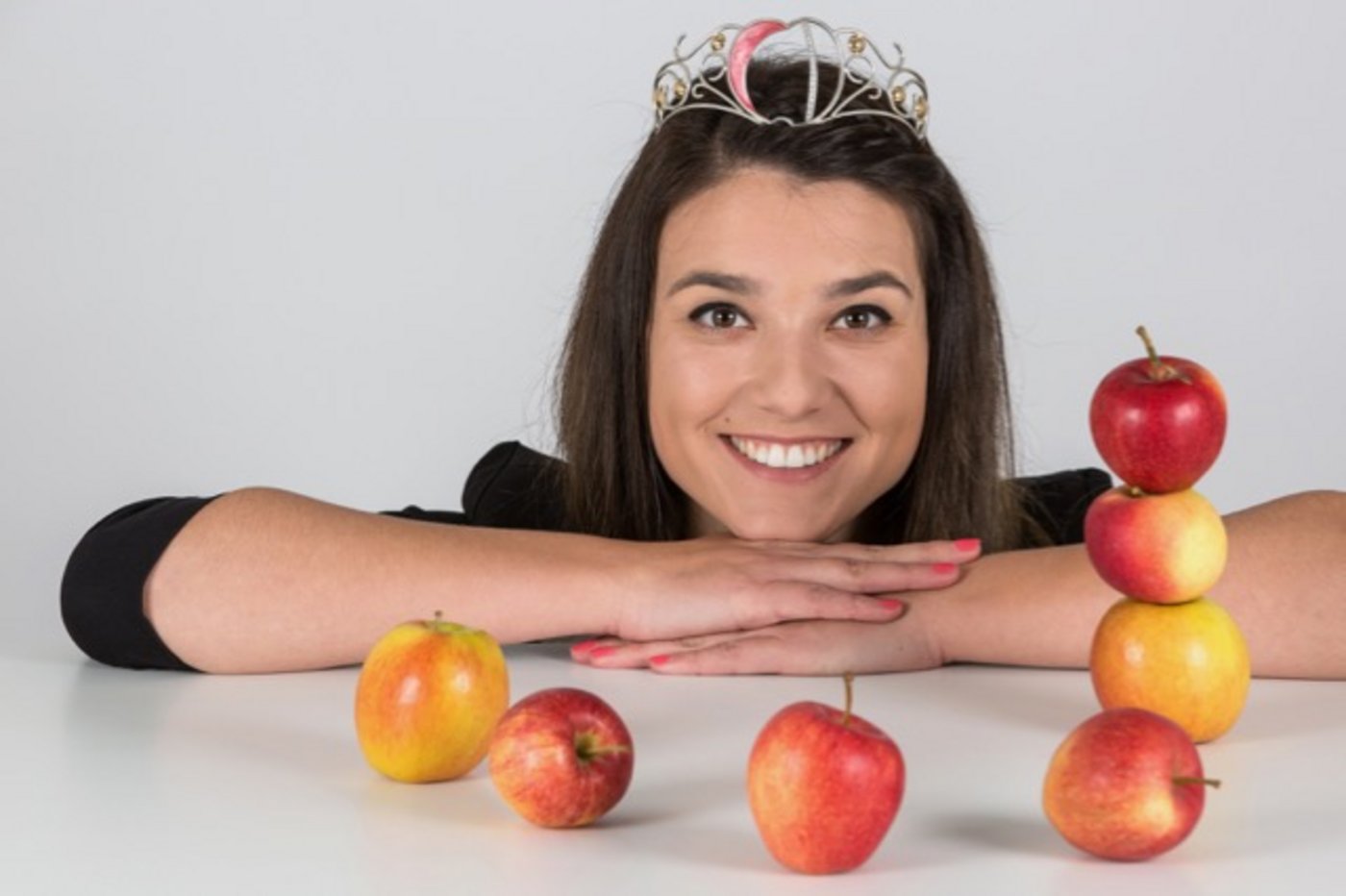 Am 29. September gibt die Thurgauer Apfelkönigin Marion Weibel an der Wega in Weinfelden ihr Krönchen ab. Potenzielle Nachfolgerinnen können sich jetzt bewerben. (Bild pd)