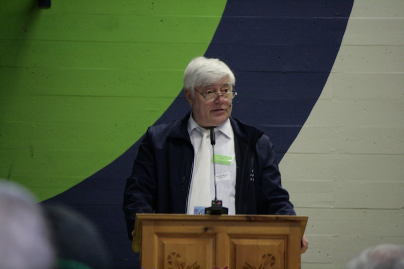 Der amtierender Präsident Andreas Michel eröffnet die Versammlung zusammen mit ... 