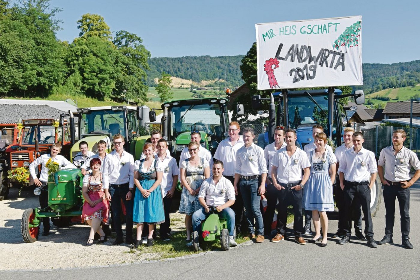 Die Freude über den erfolgreichen Abschluss ist den frischgebackenen Landwirtinnen und Landwirten deutlich anzusehen. (Bild zVg)