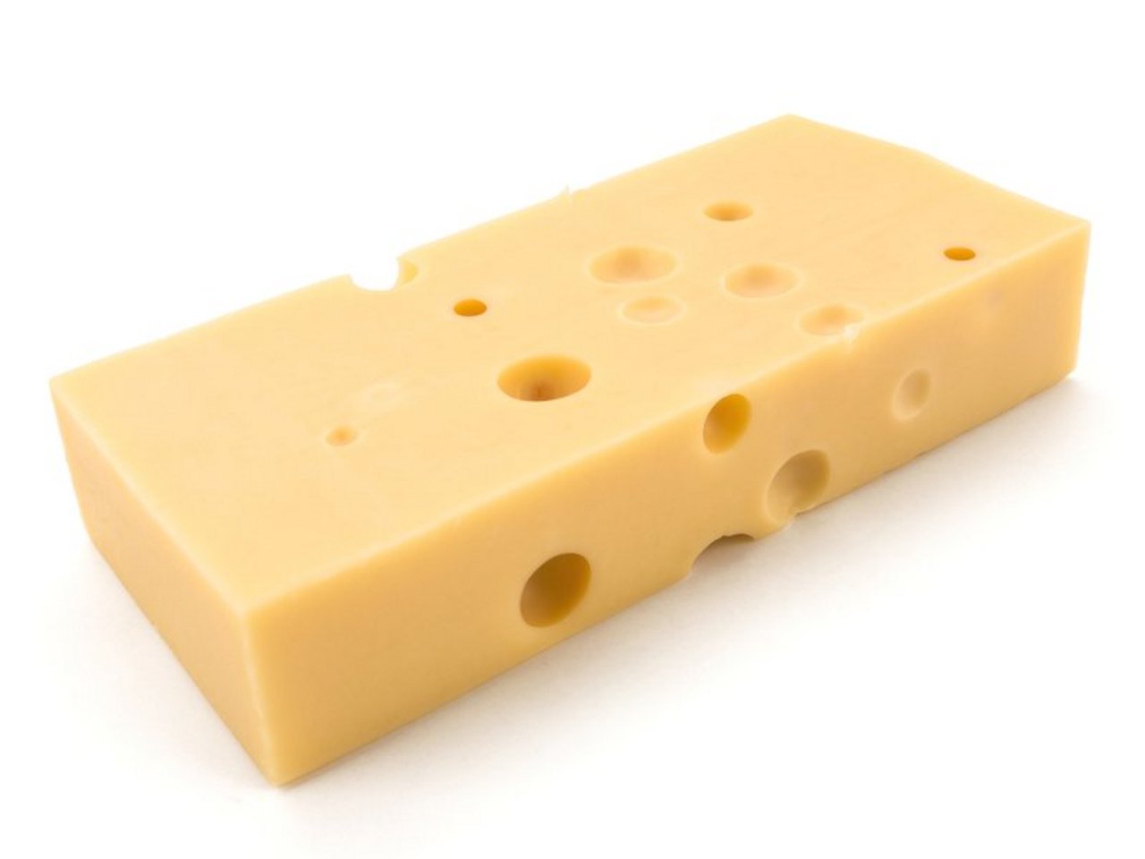Emmentaler Käse wird aus Rohmilch gemacht und soll damit zusätzlich gesund und für eine ausgewogene Darmflora nützlich sein. (Bild Fotolia)