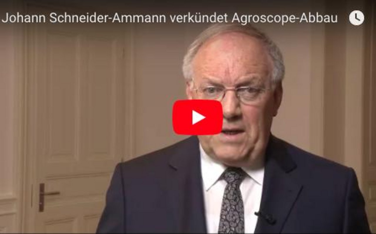 Johann Schneider-Ammann verkündet den Agroscope-Abbau per Video. (Screenshot Youtube-Kanal des Bunds)