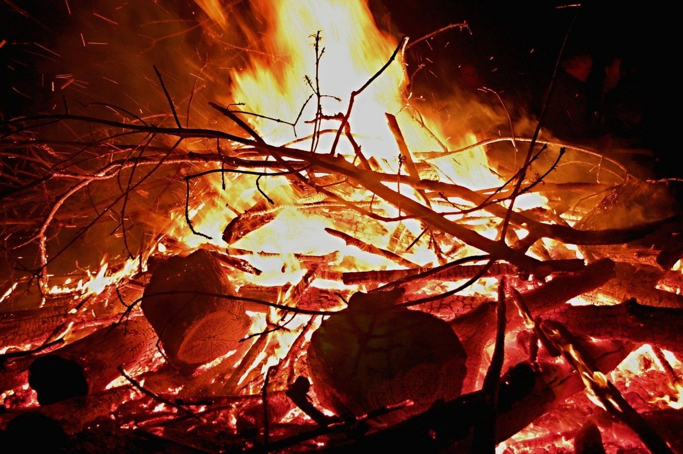 Am 29. Mai 2021 weerden im Toggenburg Mahnfeuer gezündet. (Symbolbild Pixabay)