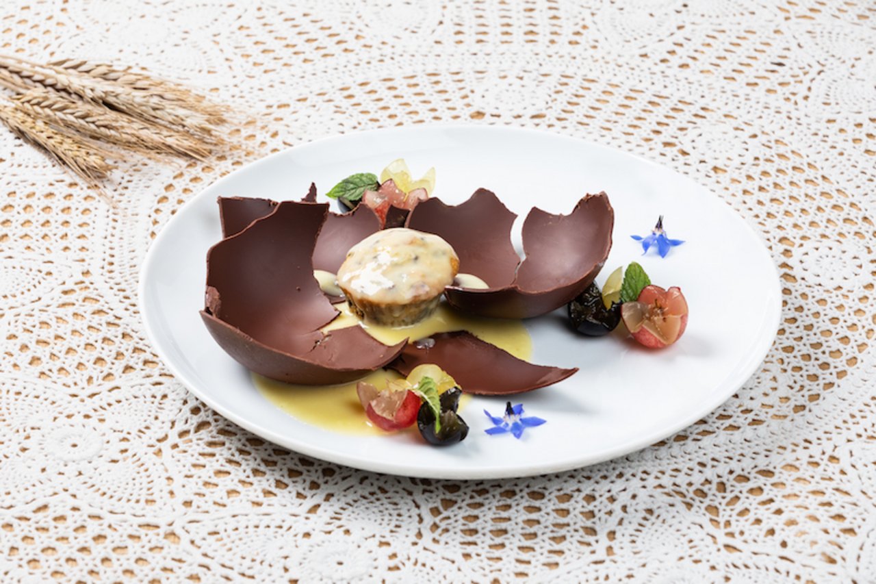 Die sich selbstöffnende Schokokugel von Anita Mosimann zum Dessert war unbestritten eines der Highlights für uns auf der Redaktion. (Bild SRF/Ueli Christioffel)