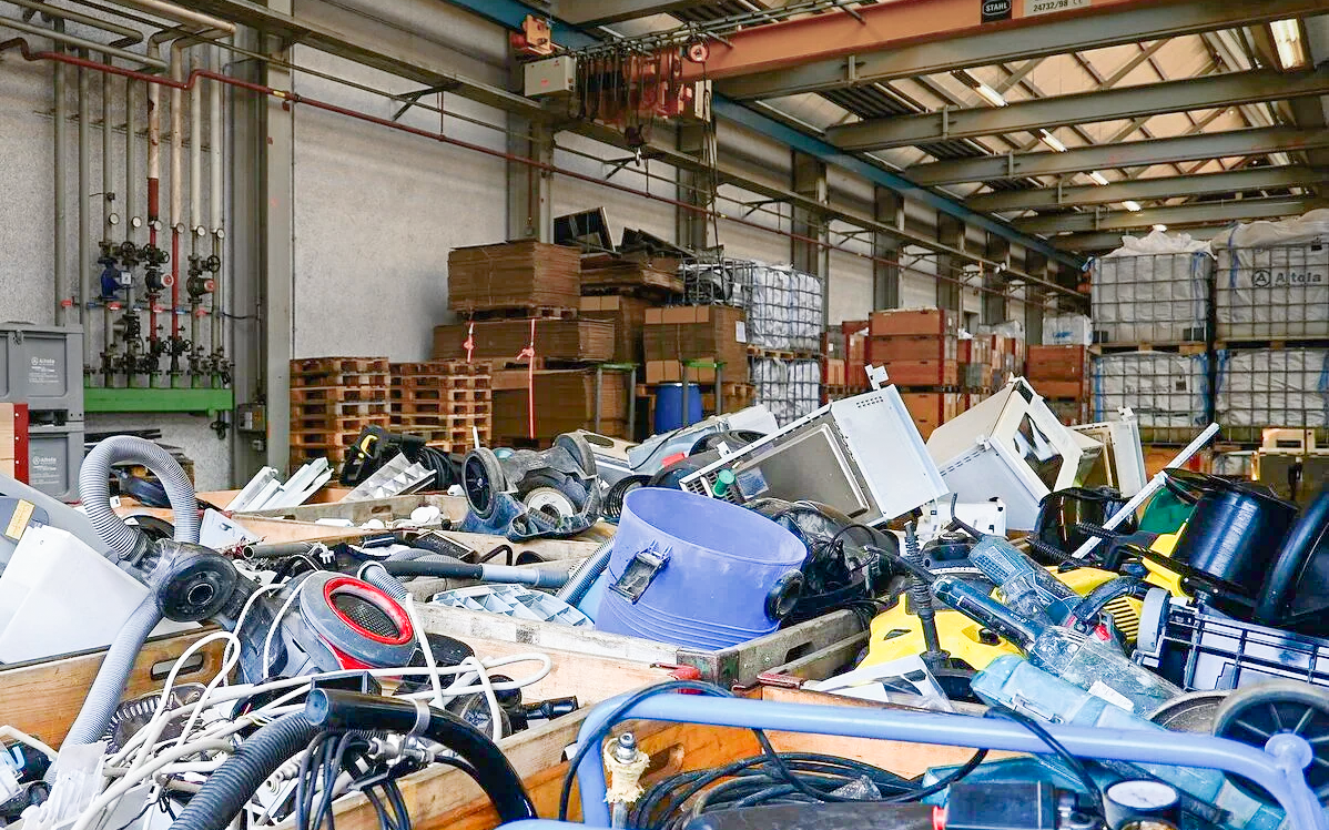 In der Altola AG in Olten wird Elektroschrott fachgerecht zerlegt und recycelt.