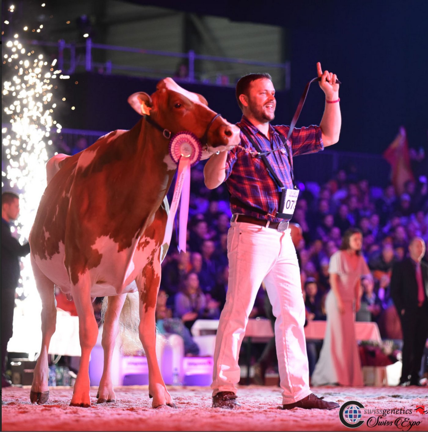 Ein glücklicher Martin Ruchti mit seiner Intermediate-Champion. 