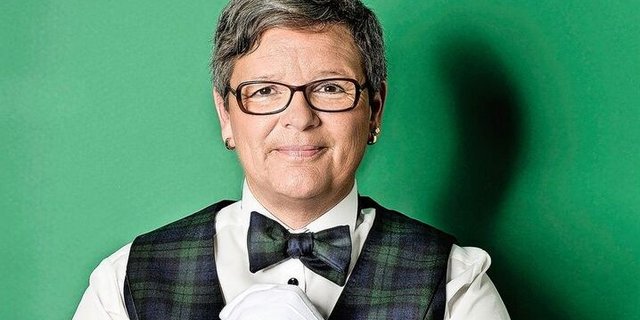 Die Nidwaldner Bauerntochter Zita Langenstein ist als Butler in der ganzen Welt herumkommen und ist überzeugt, dass Dienen glücklich macht.  