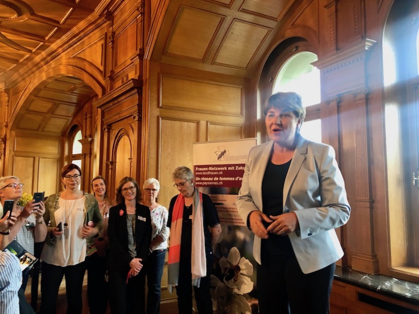 Bundesrätin Viola Amherd spricht zu Politikerinnen, Bäuerinnen- und Landfrauen
