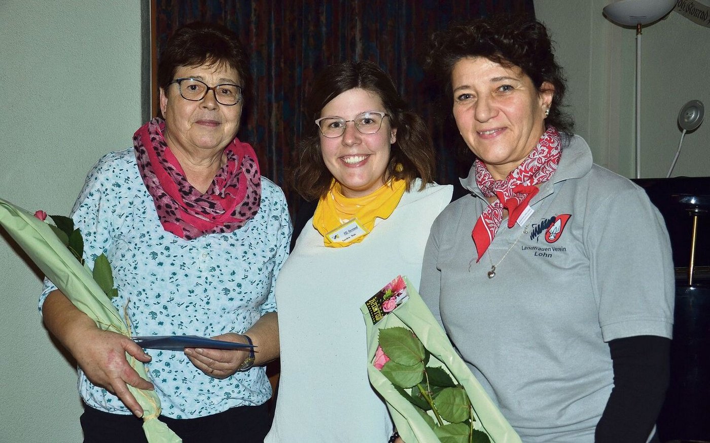 Sandra Ruh verabschiedet mit Renate Banz (l.) und Monika Brühlmann (r.) zwei versierte Familienhelferinnen. 