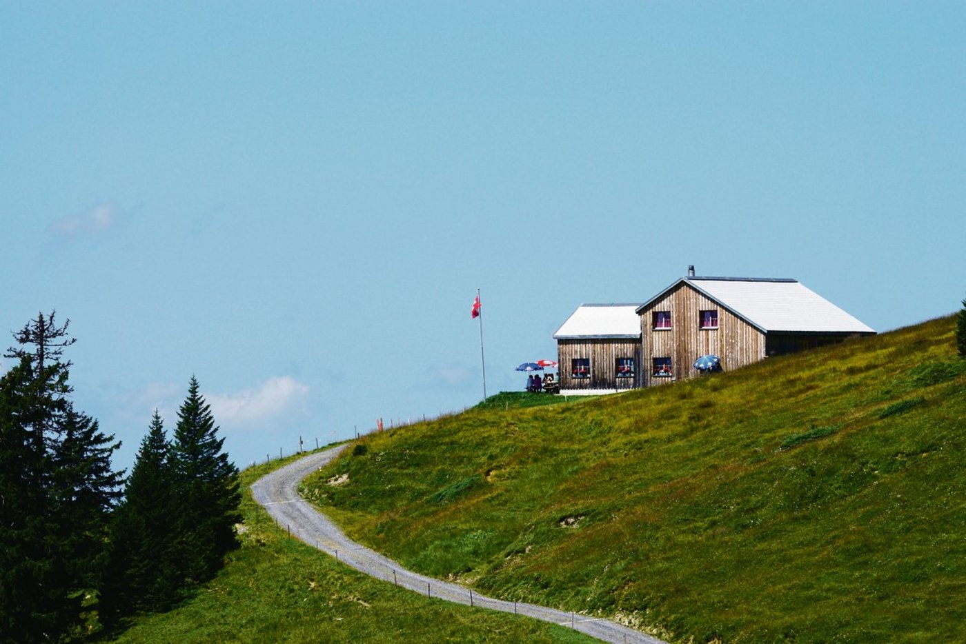 Grundsätzlich schulden Wirte von Alpbeizen auch in Corona-Zeiten den Pachtzins. Man kann aber eine Reduktion verlangen.(Bild pixabay)