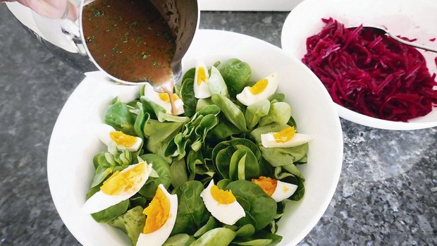 Die Sauce macht den Die Sauce macht den Salat. Doch sie muss nicht jedes Mal frisch zubereitet werden.