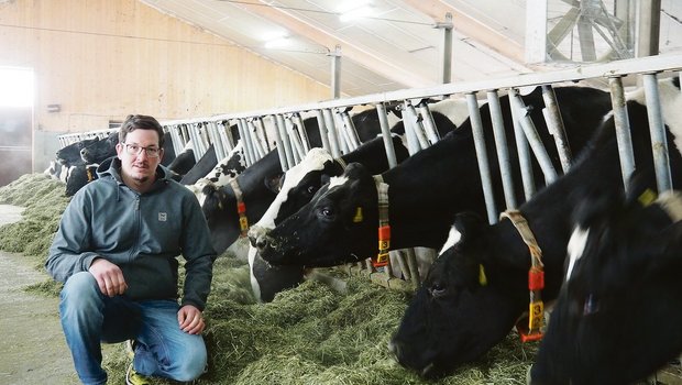 Reto Büssers Zuchtziel ist eine Herde, die möglichst viel Milch aus dem Grundfutter produziert.(Bild Christian Weber)