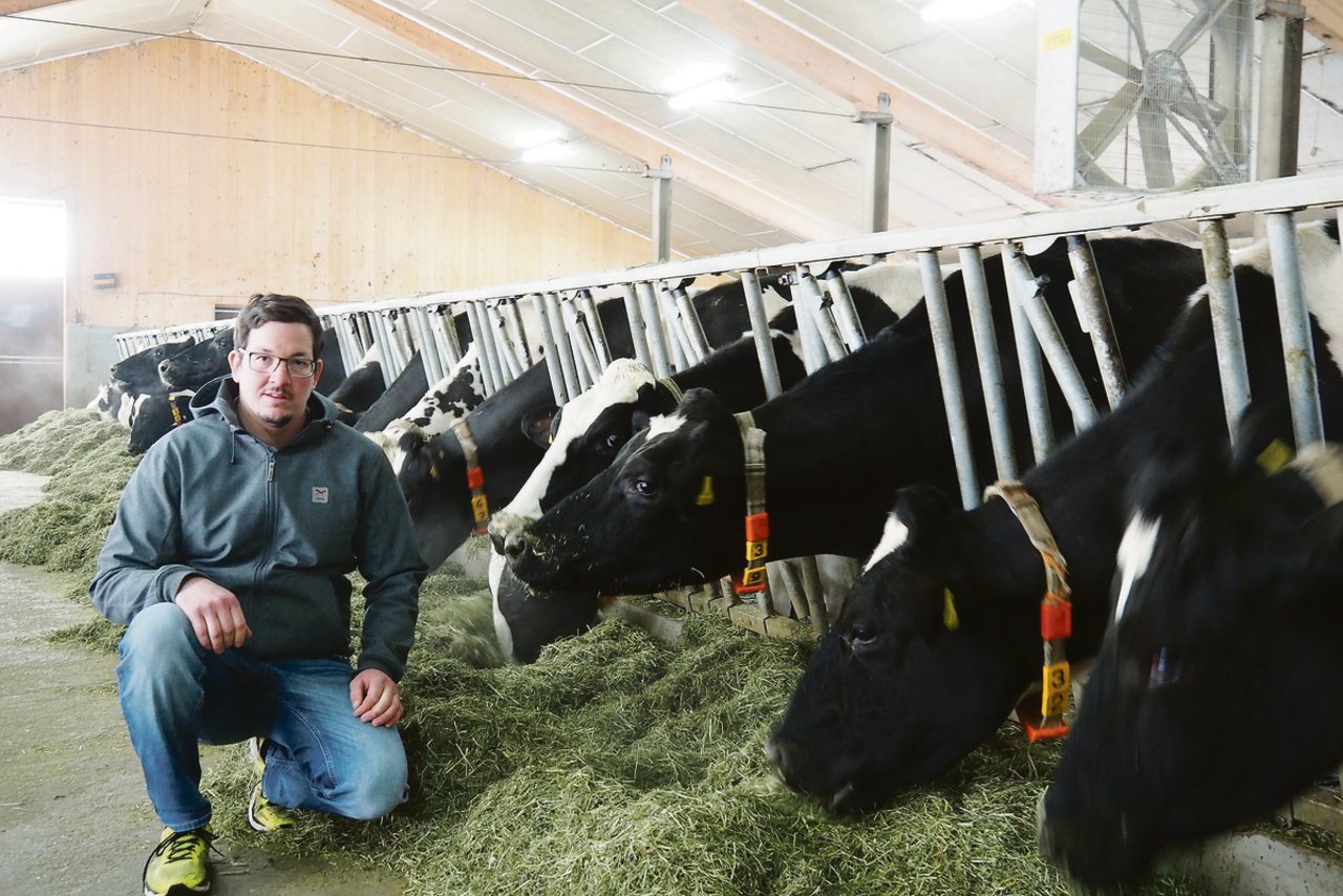 Reto Büssers Zuchtziel ist eine Herde, die möglichst viel Milch aus dem Grundfutter produziert.(Bild Christian Weber)