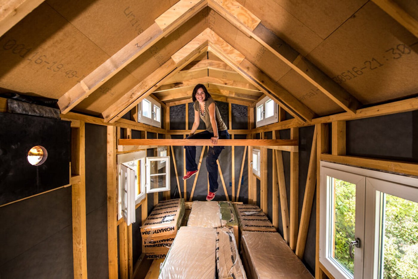 Aussen ist praktisch alles fertig an Fiona Bayers Tiny house. Jetzt folgt der Innenausbau. (Foto: Marion Nitsch)