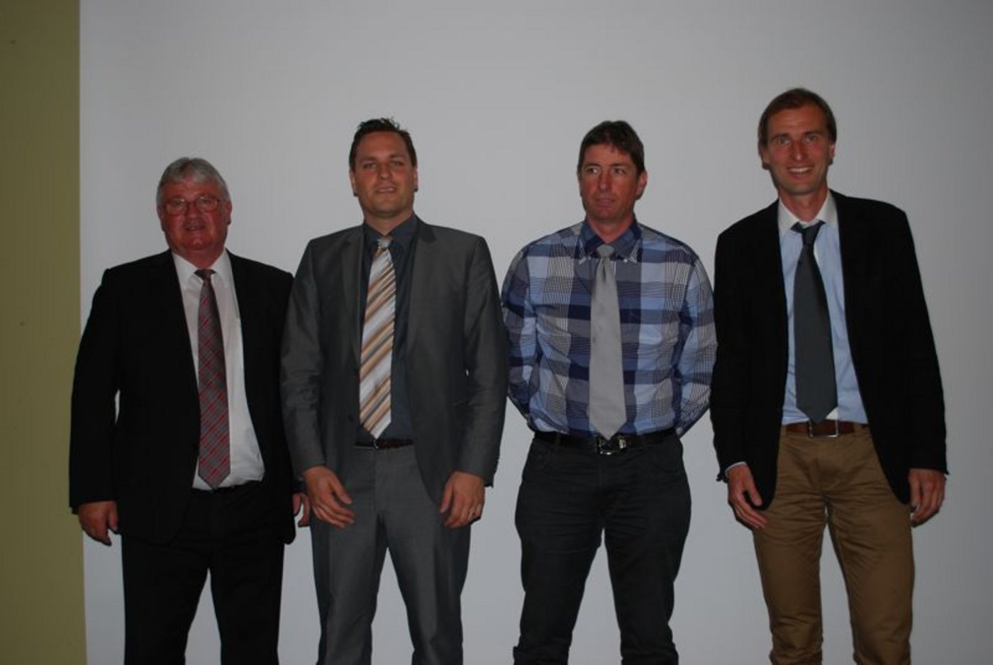 Die zwei neuen Vorstandsmitglieder Stefan Gygli (2.v.l. - IG Verwerter) und Didier Roch (2.v.r. - IG Produktion) umrahmt von Präsident Markus Zemp (links) Geschäftsführer Stefan Kohler (rechts). (Bild: jsc)