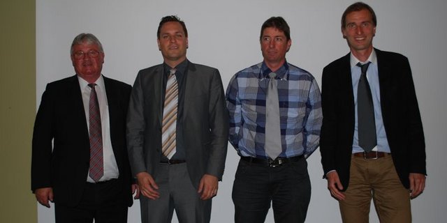 Die zwei neuen Vorstandsmitglieder Stefan Gygli (2.v.l. - IG Verwerter) und Didier Roch (2.v.r. - IG Produktion) umrahmt von Präsident Markus Zemp (links) Geschäftsführer Stefan Kohler (rechts). (Bild: jsc)