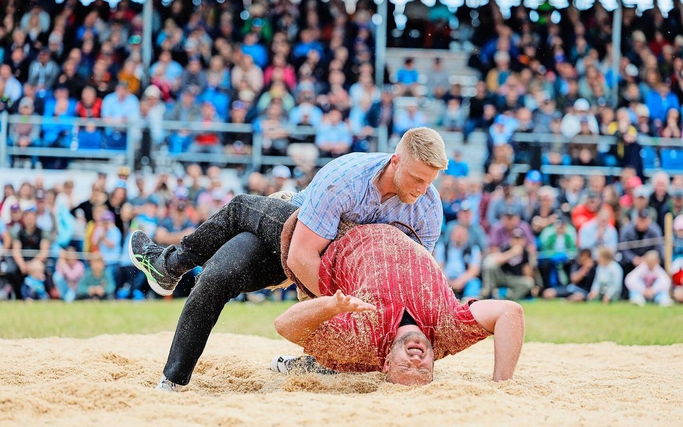 Im Schlussgang bodigte Michael Ledermann seinen Gegner Dominik Roth. Für Ledermann war es der dritte Kranzfestsieg. Schon im Jahr 2022 durfte er am Seeländischen in Oberwil triumphieren. 
