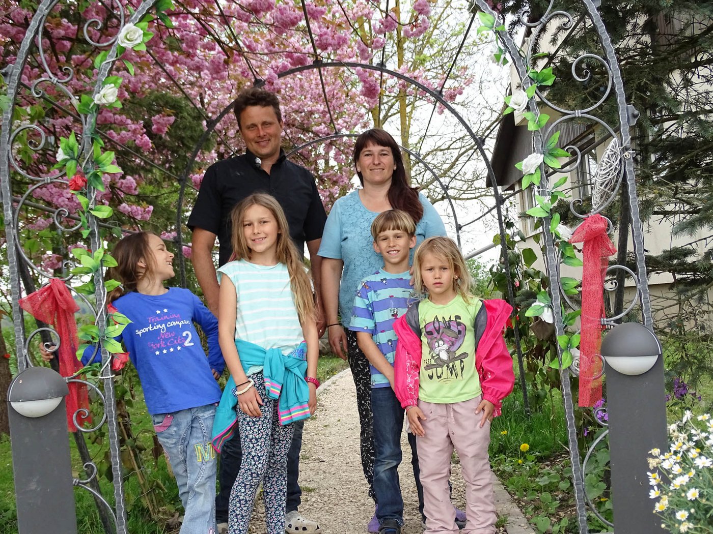 Daniel und Susanne Maag mit Livia, Amos, Ladina und Eline. (Bilder SBV/fb)