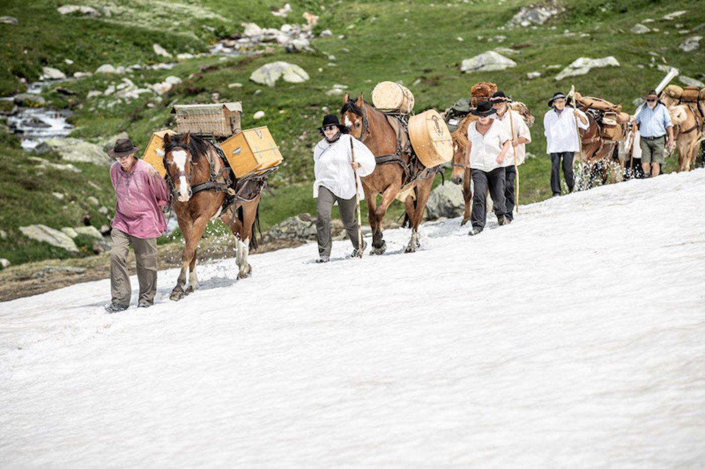 Auch Hindernisse wie Schneefelder passierte die Säumergruppe ohne Weiteres.