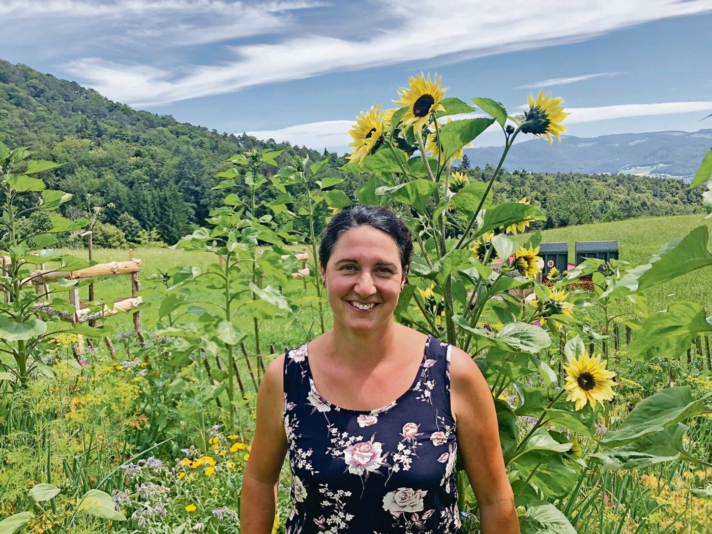 Einer der Lieblingsplätze von Andrea Schmidlin-Meury ist ihr Garten, in dem sie  immer wieder Ruhe und Kraft für ihre vielfältigen Aufgaben findet. (Bild lja)