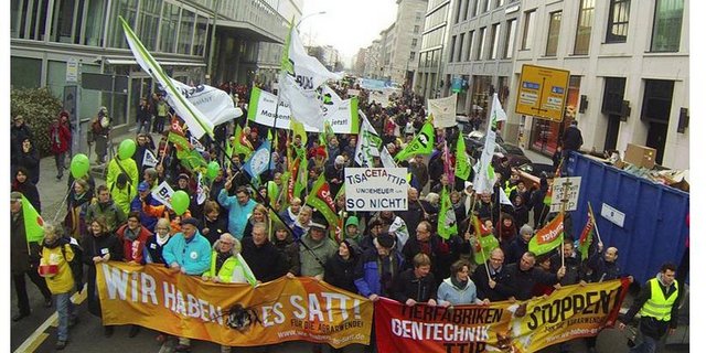 Bildschirmausschnitt eines auf Facebook geteilten Bild der heutigen Demonstration in Berlin. 