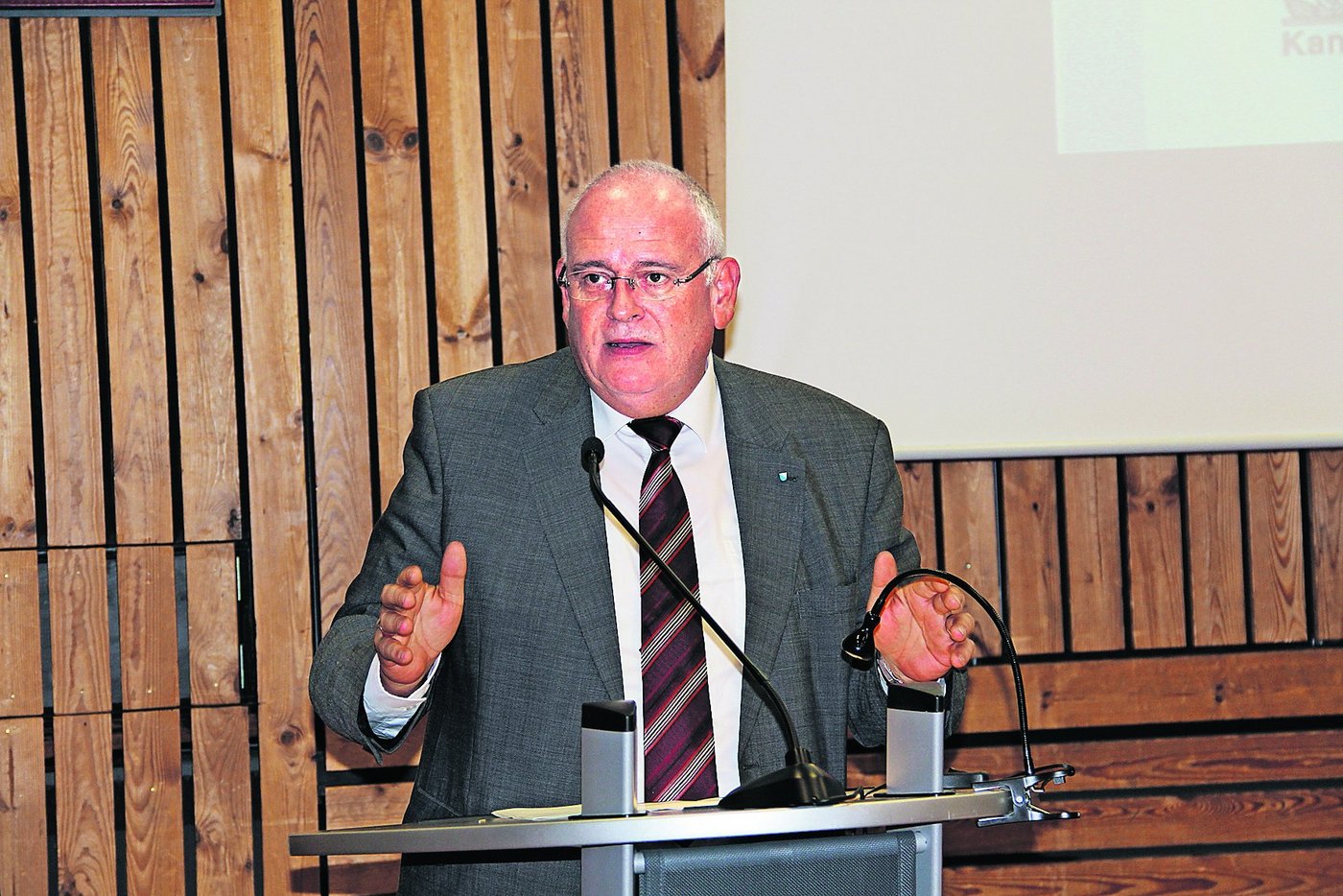 Der Zürcher Regierungsrat Markus Kägi während seines Referats am Strickhof in Wüflingen. (Bild chw)