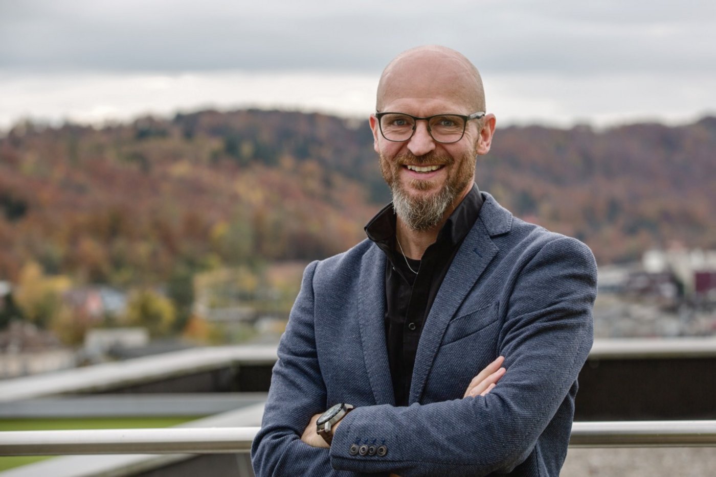 Patrik Hasler-Olbrych ist Leiter Kommunikation und Zentrale Dienste bei der Agrisano. Die Agrisano ist das Kompetenzzentrum rund um das Versicherungswesen in der Landwirtschaft und eine Dienstleistung des Schweizer Bauernverbandes.