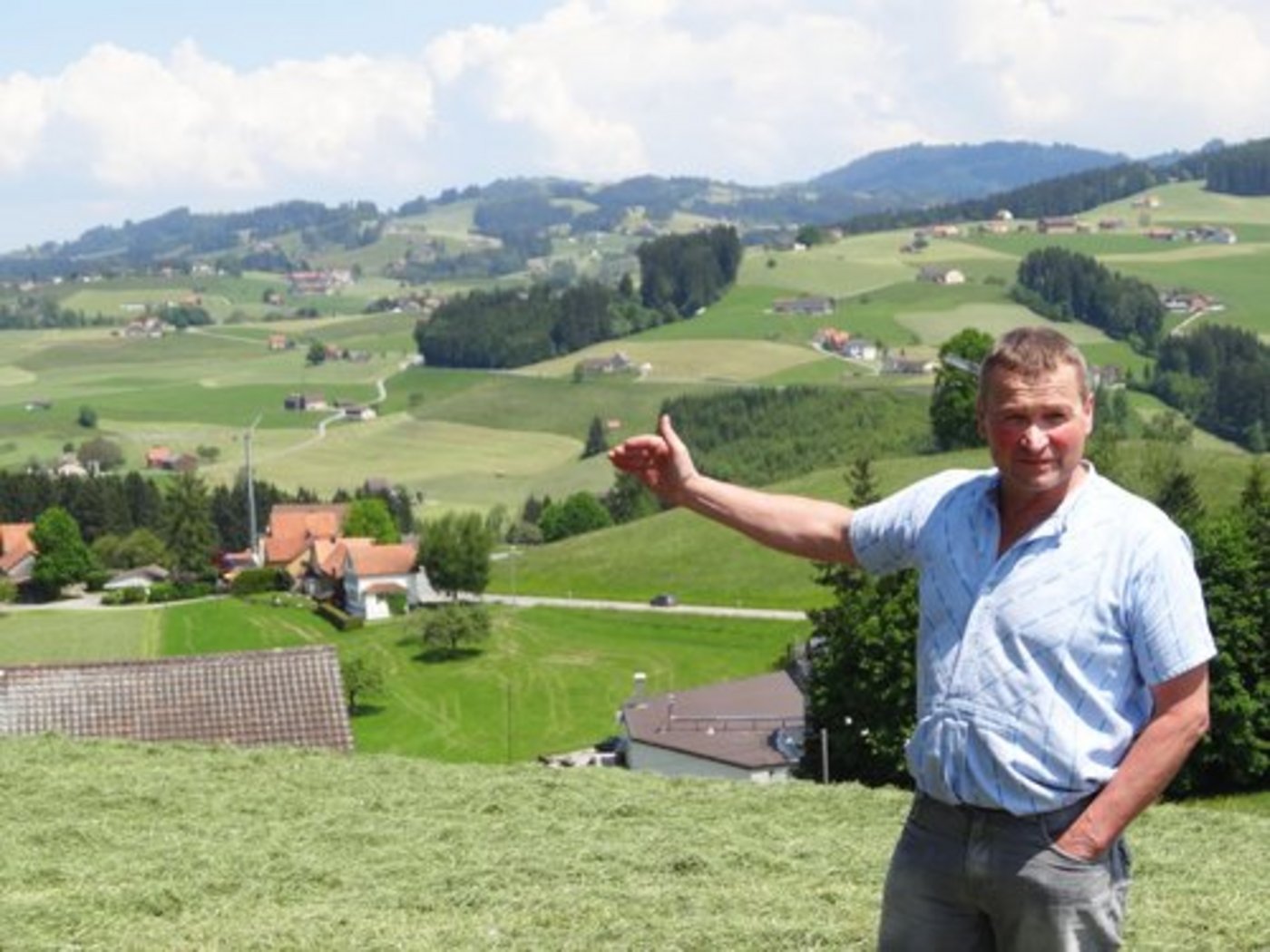 Alfred Stricker bei seinem Hof in Stein. (Bild lid)