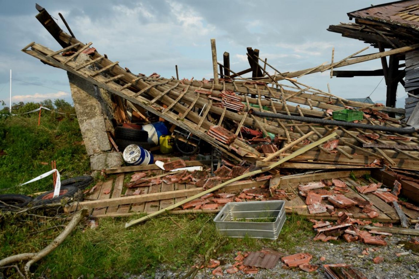 Der Sturm war so stark, dass er einen Totalschaden anrichtete.
