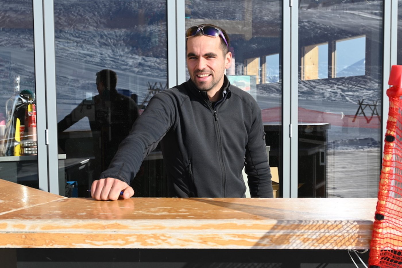 Mit der  Hasler-Bar kann Niklaus Walker seine Leidenschaften Landwirtschaft, Personalführung und Organisation kombinieren. (Bilder Jasmine Baumann)