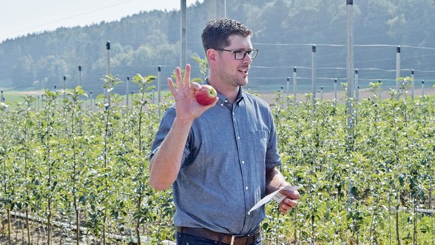 Unabhängig vom Abstimmungsresultat bedeuten die Pflanzenschutz-Initiativen nicht das Ende der Schweizer Landwirtschaft, sagt Ralph Gilg, hier an einem Anlass zum Start der Obsternte.(Bild sgi)