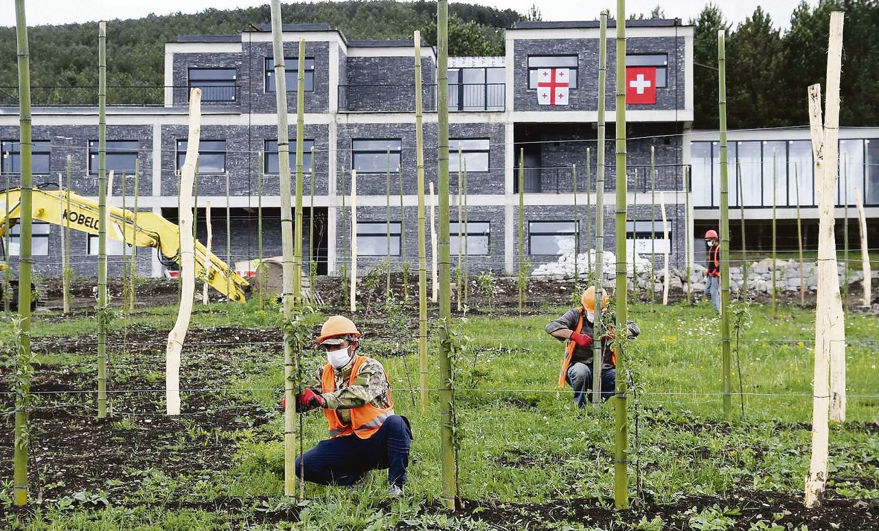 So präsentiert sich das Schulgebäude und Internat an der Swiss Agricultural School Caucasus.(Bild zVg)