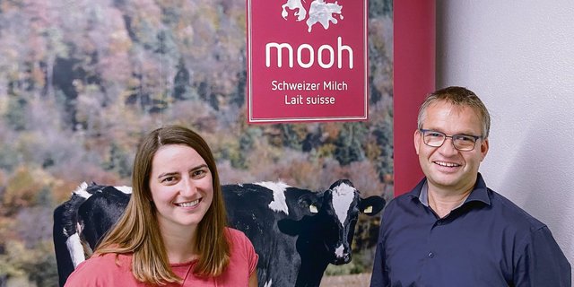 «Nach der Fusion haben an Nähe zu den Bauern verloren, aber wir sind dran, das zu verbessern», sagt Mooh-Geschäftsführer René Schwager, hier mit Kommunikationschefin Gabriela Küng.(Bild akr)