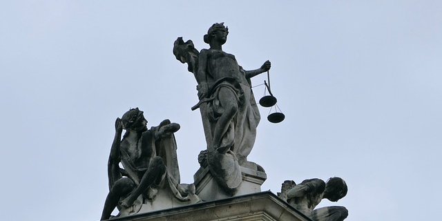 Das Luzerner Kriminalgericht hat einen 48-jährigen Bauer zu einer bedingten Gefängnisstrafe von zwei Jahren verurteilt. (Symbolbild Pixabay)