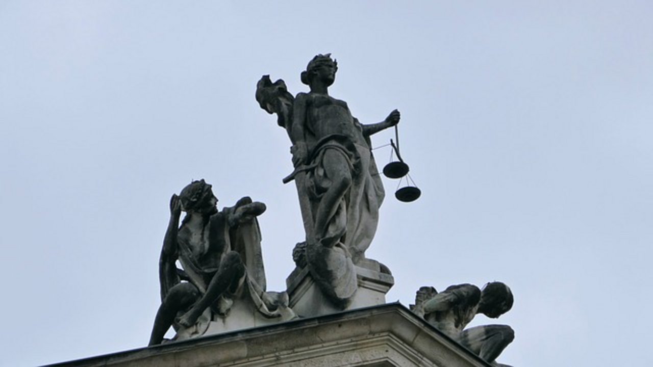 Das Luzerner Kriminalgericht hat einen 48-jährigen Bauer zu einer bedingten Gefängnisstrafe von zwei Jahren verurteilt. (Symbolbild Pixabay)