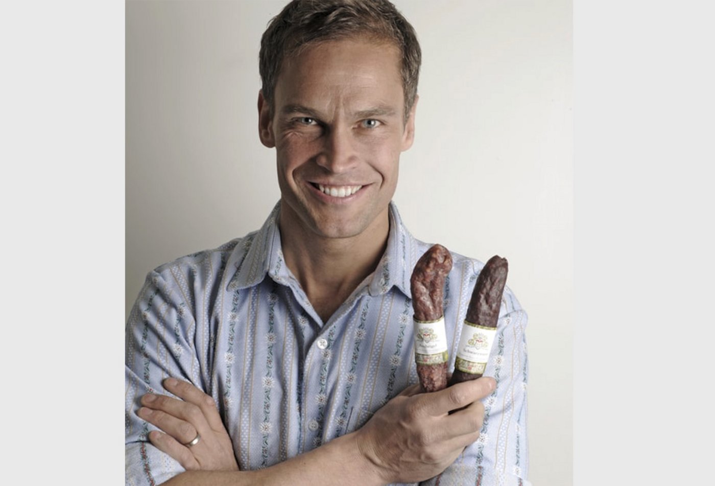 Die Trockenwürste, die Renzo Blumenthal in seinem Hofladen verkauft, werden aus Schweinefleisch aus Freilandhaltung hergestellt. Das war nicht wirklich so geplant. (Bild renzo.blumenthal.ch)