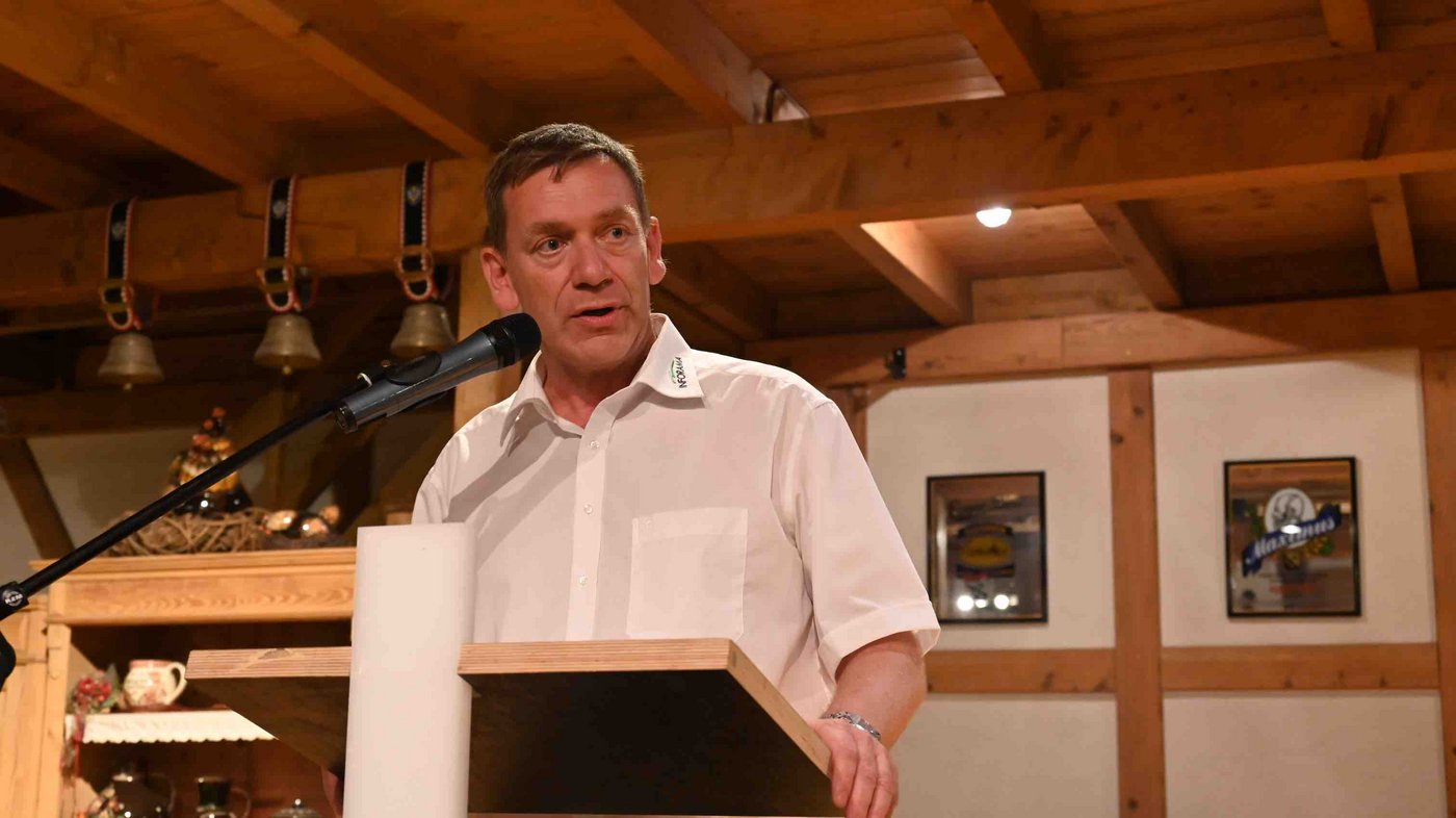 Markus Daepp, Koordinator der Betriebsleiterschule führte durch den Abend.