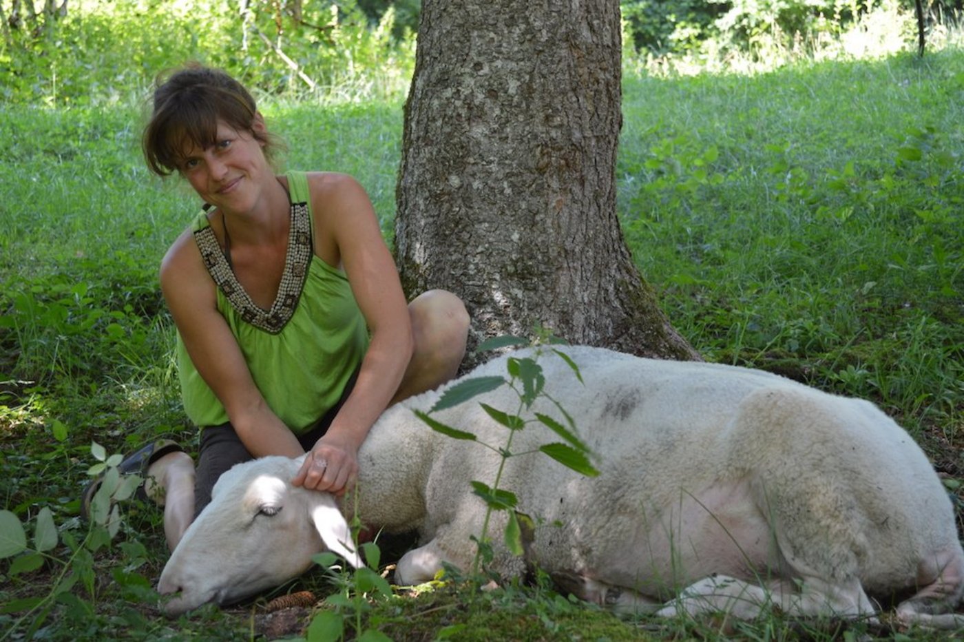 Junglandwirtin Jasmin Blaser hat einen Hof wie aus dem Bilderbuch, mit ganz vielen verschiedenen Tieren. (Bilder Alice Sager)
