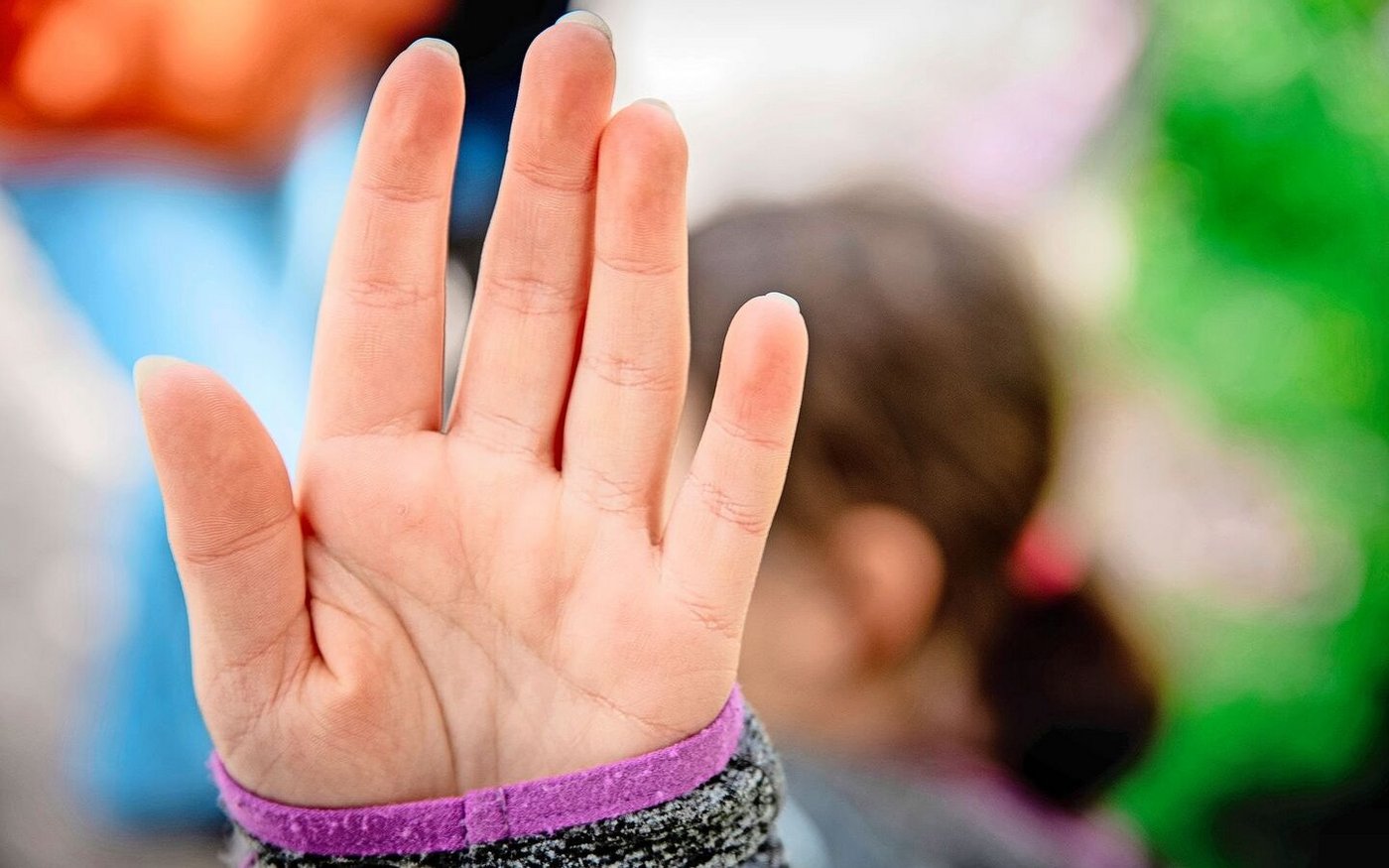 Kommt es zu irgendeiner Form von sexualisierter Grenzüberschreitung oder Gewalt, können dem Opfer die Worte fehlen. Vielleicht schafft man es aber dennoch, «Stopp» zu sagen. 