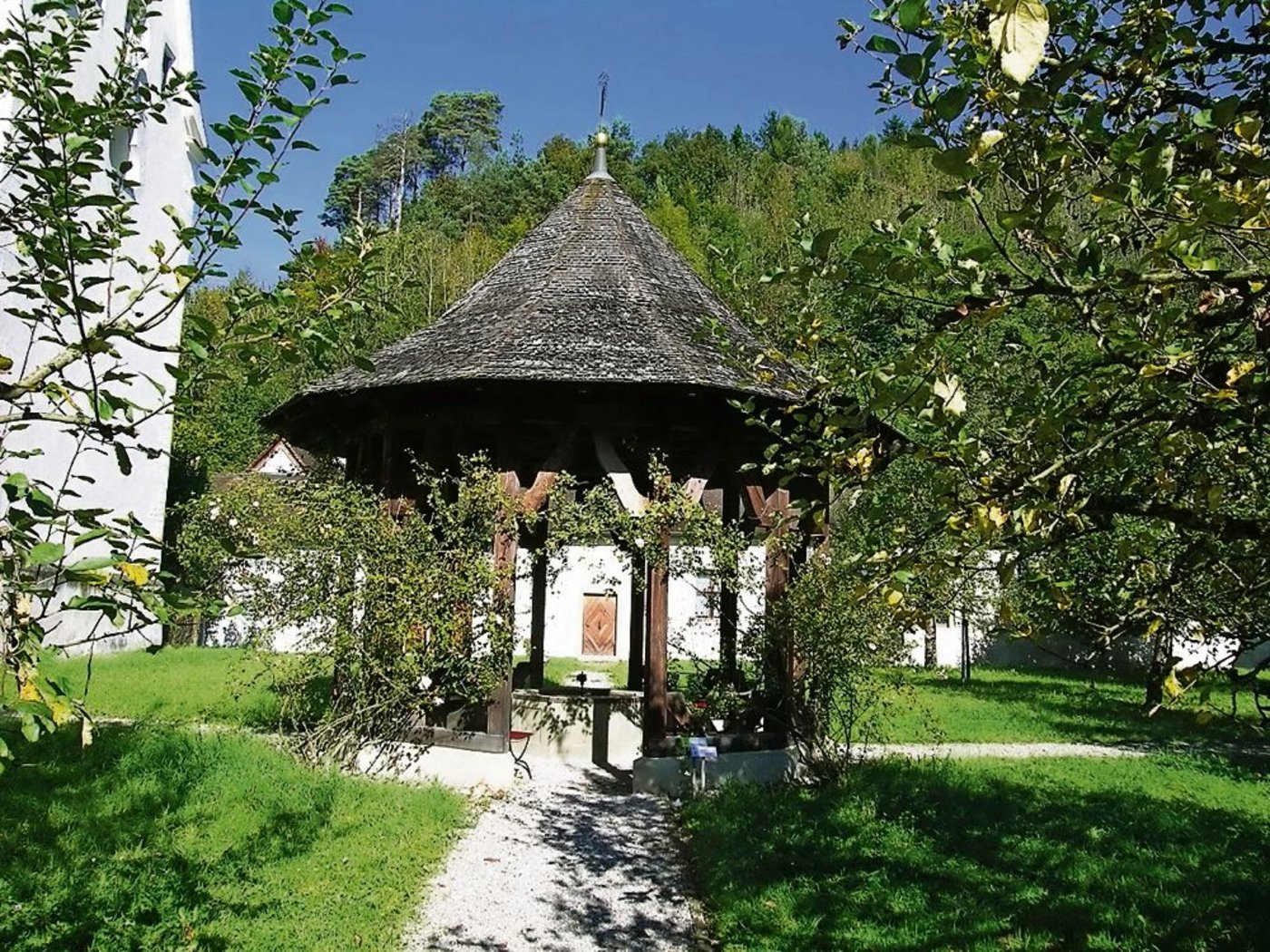 Der Klostergarten ist Ausgangspunkt einer Recherche über historische und zeitgenössische Gärten in der Kunst.